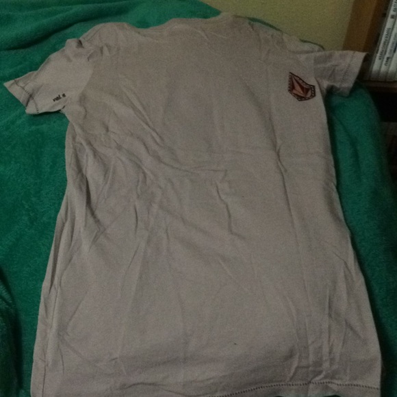 Volcom large 100% cotton new without tags shirt - Picture 3 of 6